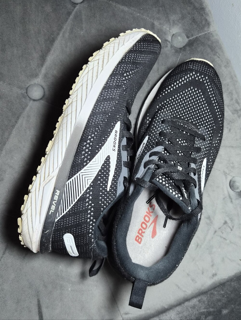 Brooks Revel Running Shoes 8.5 Medium B - Black with White Accents - Picture 9 of 9